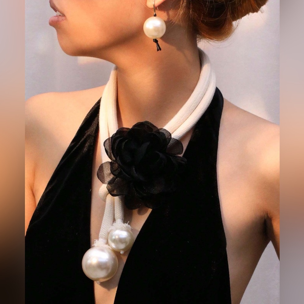 🆕 Flower and Pearls Statement Necklace Set